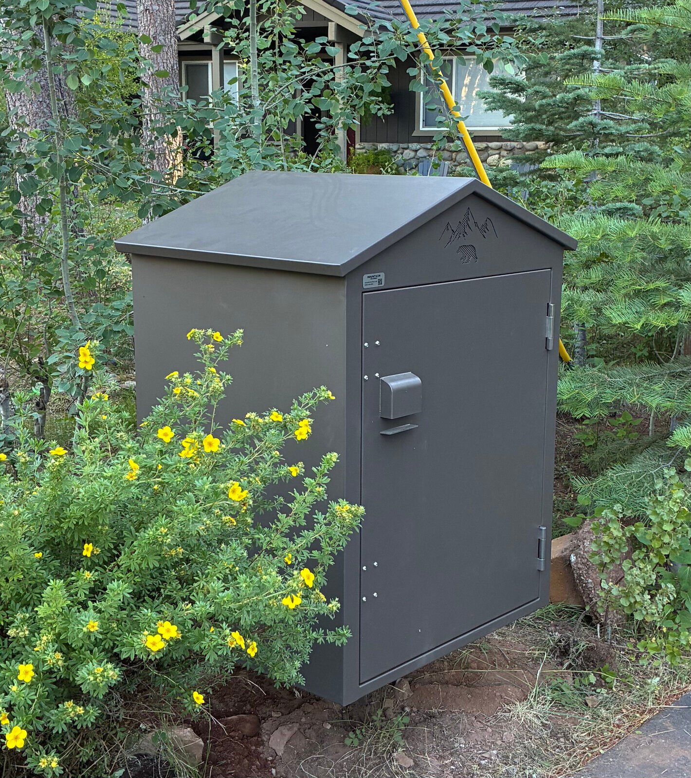 2 Can Hand Latch Bear Box